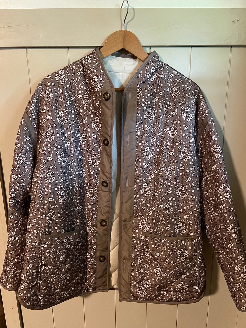 Reversible Quilted Lightweight Floral Shirt Jacket in Taupe